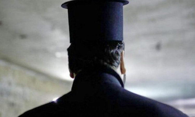 Ιερέας κατηγορείται για υπεξαίρεση 260.000 ευρώ από ηλικιωμένο